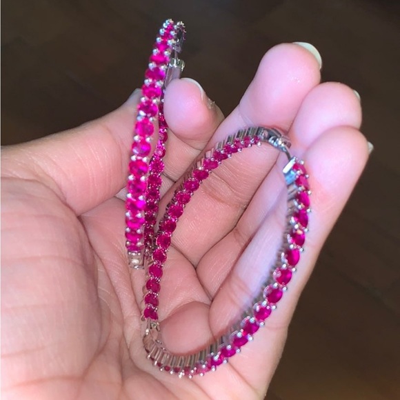 Ruby big INSIDE OUT hoop earring - Picture 7 of 7